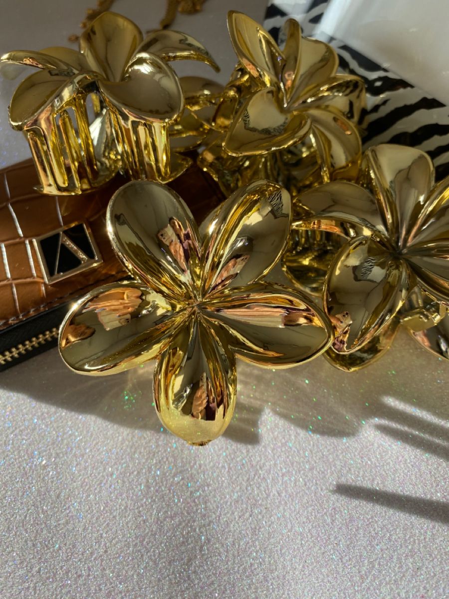 Elegant Gold Flower Hair Clip