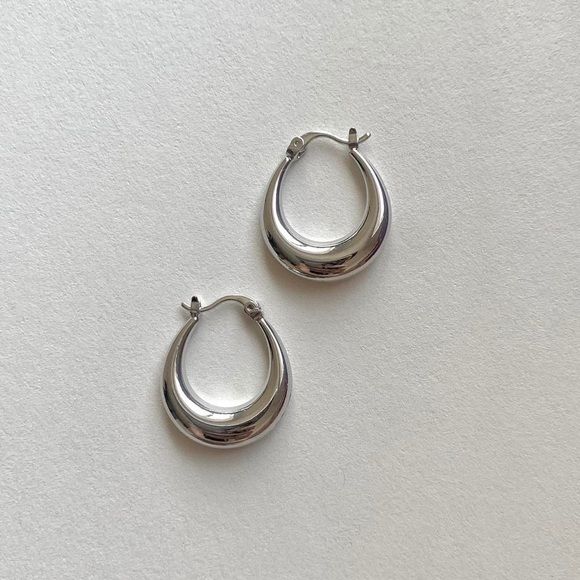 Elegant 5mm Gold Huggie Hoops